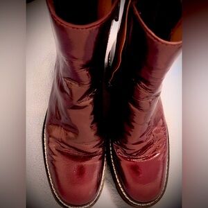 Franco Sarto burgundy paten leather ankle boots size 6.5 medium. Excellent used.